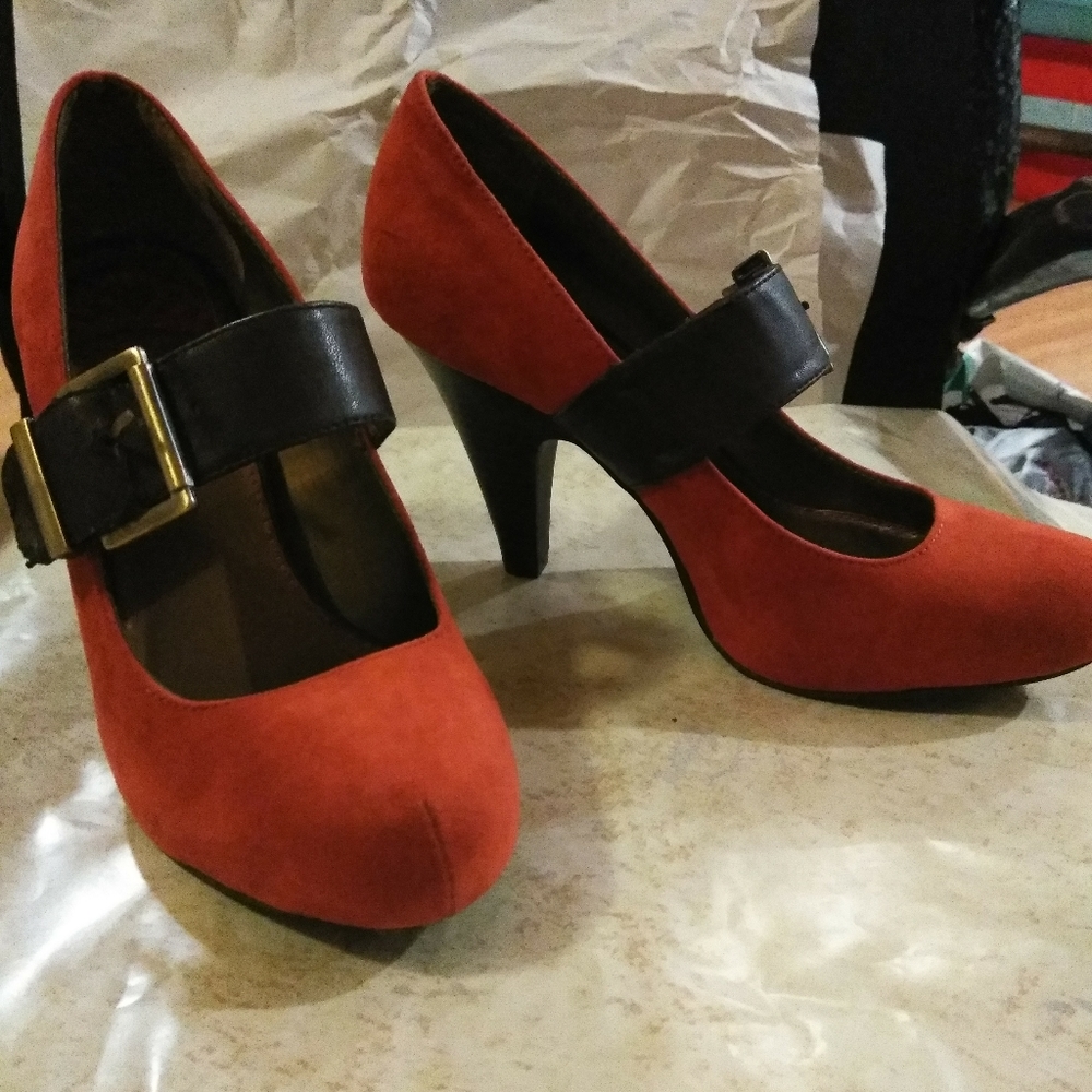 Shoes - Picture 3 of 3